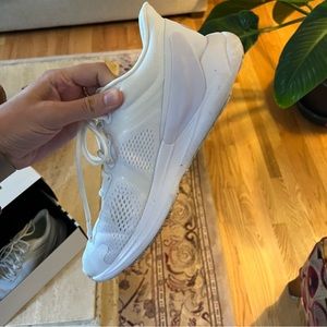 Lululemon W BlissFeel Run white sneakers